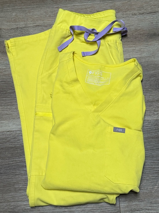 Figs Other - Figs Yellow Scrub Set with Lavender Drawstrings